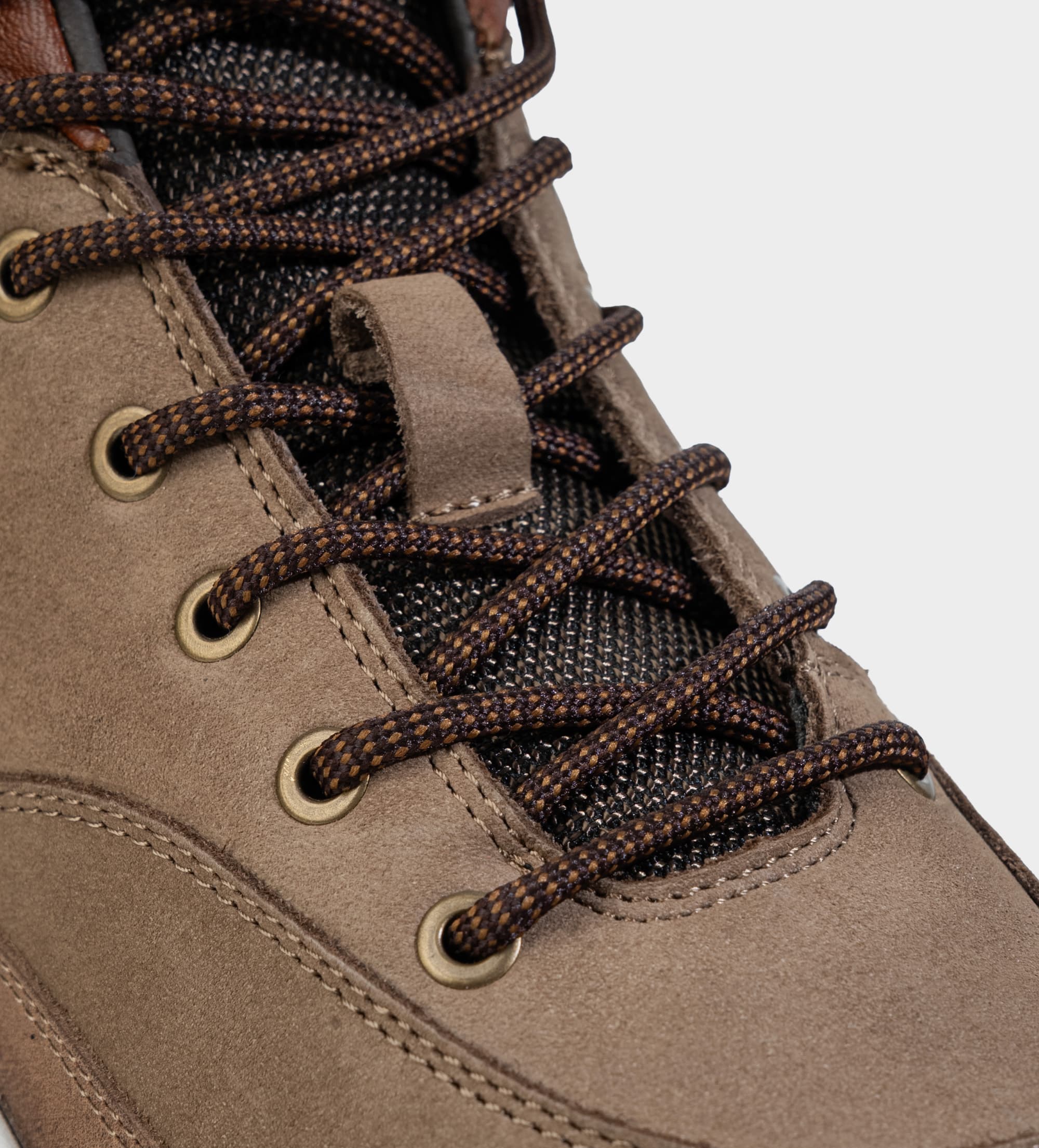 BOTA OUTDOOR SUELA ULTRA LIGERA PIEL CAFÉ