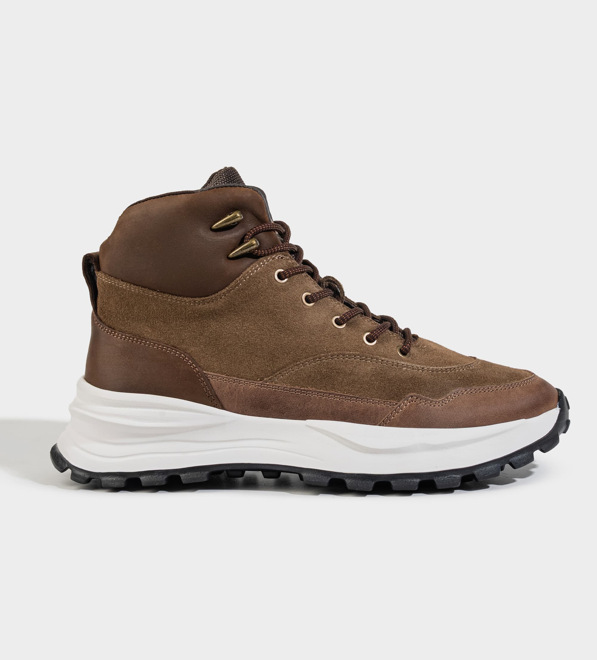 BOTA OUTDOOR SUELA ULTRA LIGERA PIEL CAFÉ OSCURO