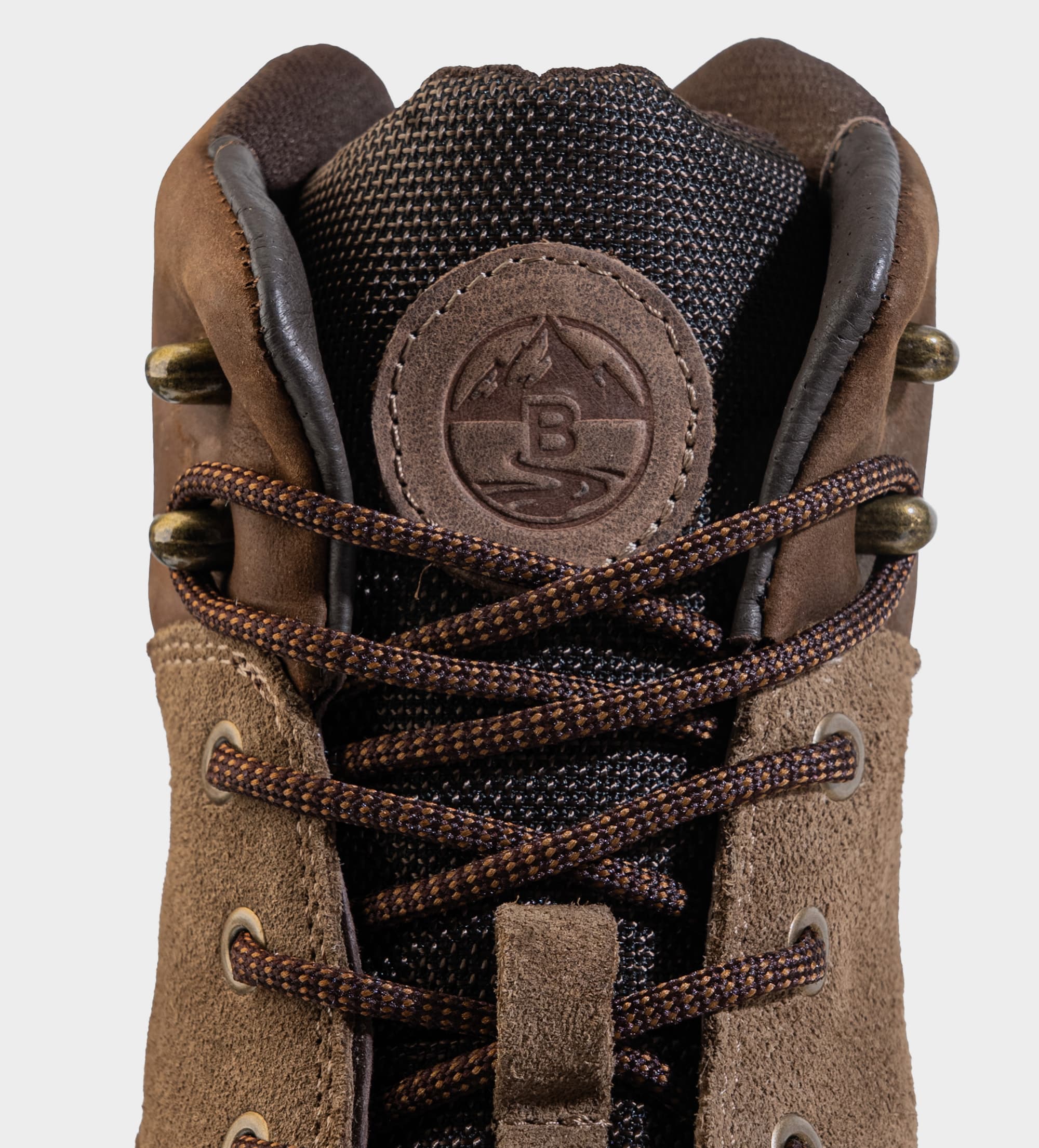 BOTA OUTDOOR SUELA ULTRA LIGERA PIEL CAFÉ OSCURO
