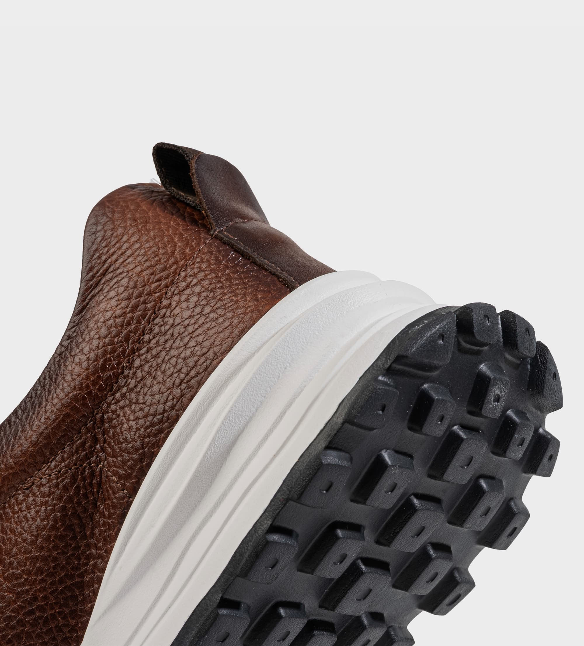 SNEAKER SUELA ULTRALIGERA PIEL CAFÉ