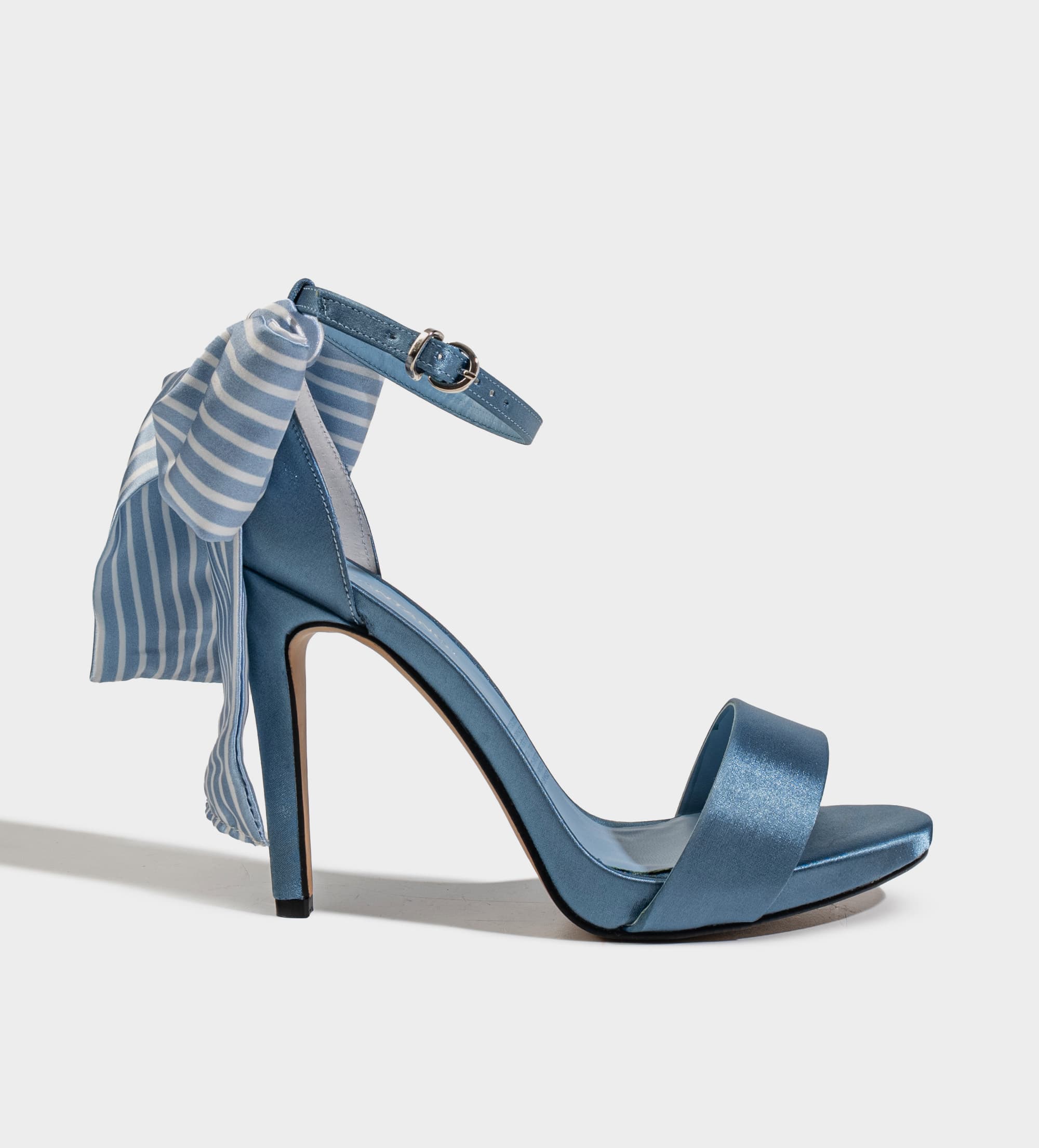 SANDALIA TACÓN AGUJA AZUL